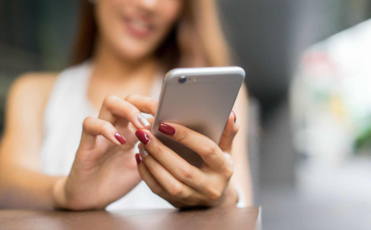 Business Texting: How to Use Text Acronyms the Right Way